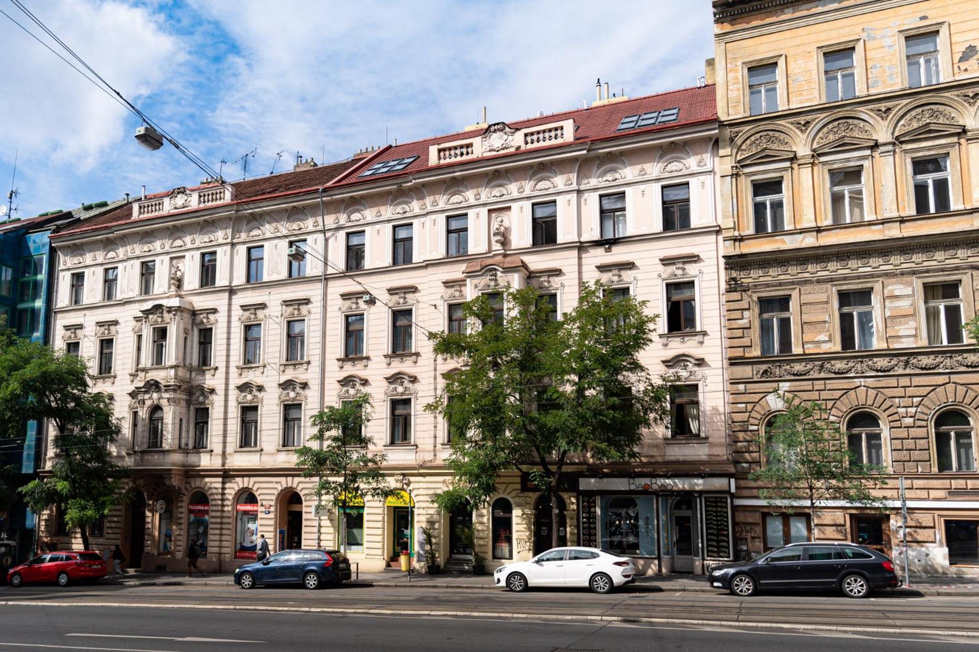 Grand Deluxe Apartment *